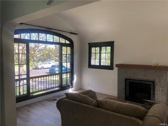 Photo - 1951 Midvale Ave