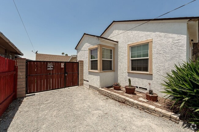 Building Photo - 1176 2nd Ave Unit #B Rental