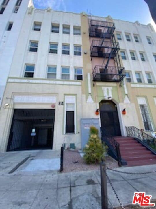 Building Photo - 814 S Hobart Blvd Unit 410