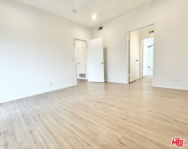 Photo - 12235 Magnolia Blvd Unit 306