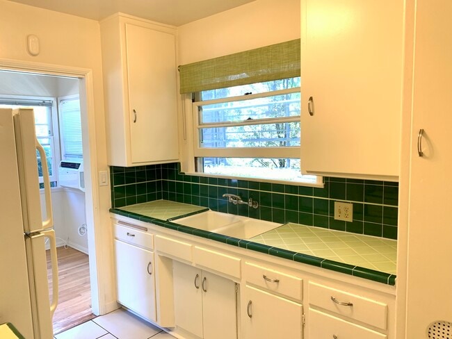 10630 1/2 - 10630 Holman Ave