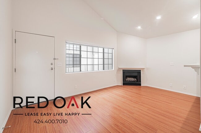 Building Photo - 4651 Cahuenga Blvd Unit 310