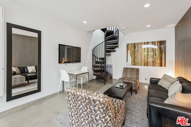 Photo - 802 N Harper Ave