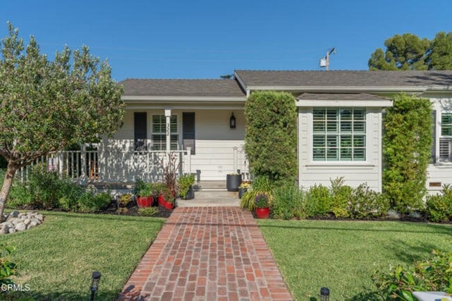 CHARMING 3BR + 2BA HOUSE IN MONROVIA! - CHARMING 3BR + 2BA HOUSE IN MONROVIA!