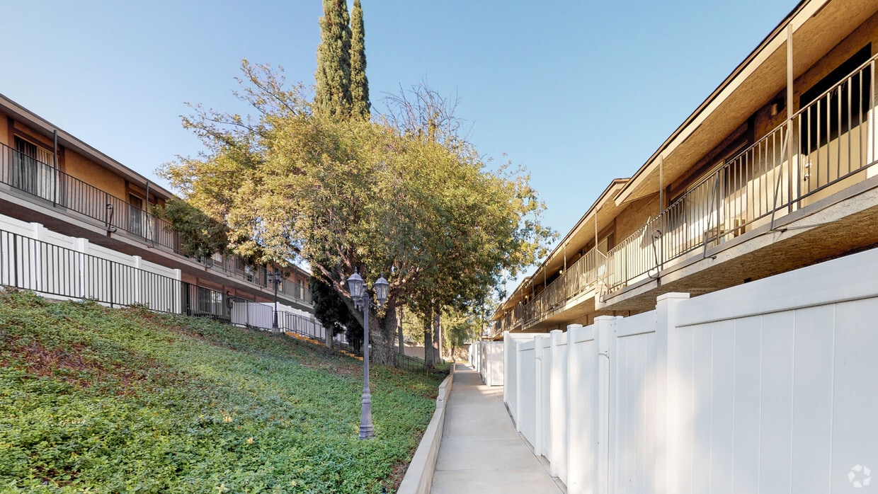 3D Tour - Woodglen Apartment Homes