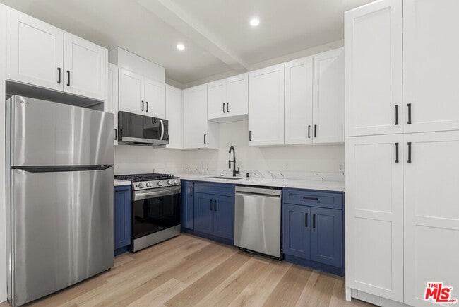 Building Photo - 1305 Lucile Ave Unit 5