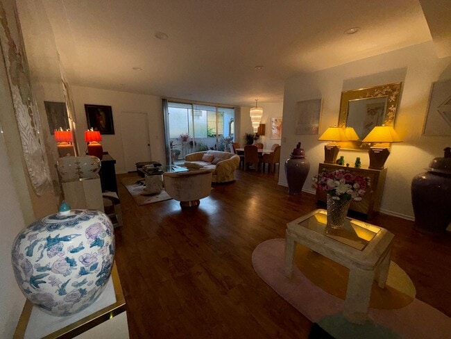 Photo - 1541 Hayworth Ave Unit 102