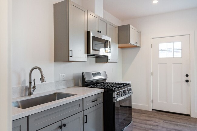 Photo - 3032 E 7th St Unit 3034 B