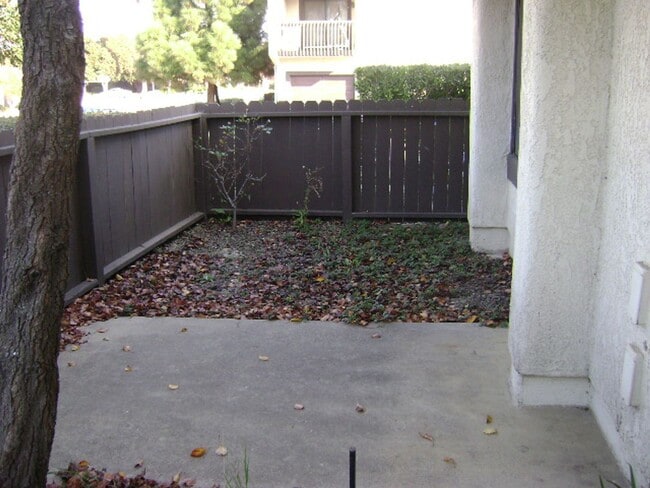 Building Photo - 1314 W Apricot Ave