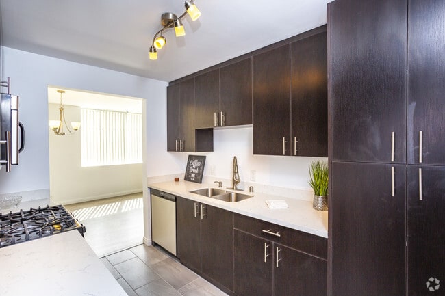 2BR, 2BA - 1231 SF - #204 - 468 South Roxbury