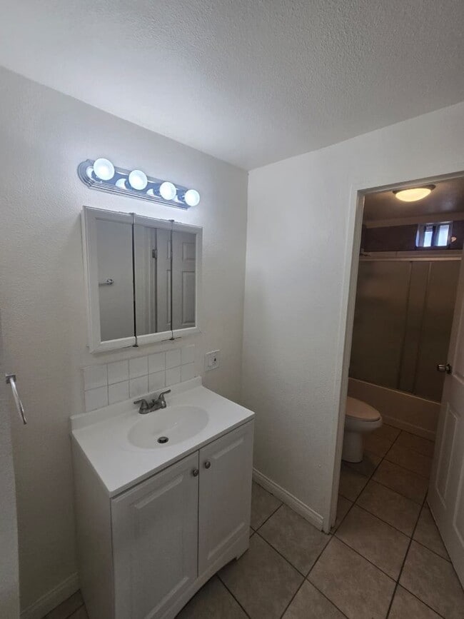 Photo - Sycamore Rd Unit B