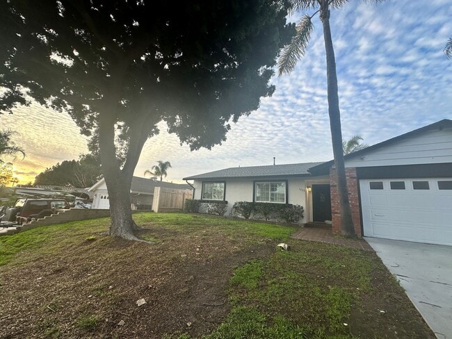 Building Photo - Beautifully Renovated 3-Bed, 2-Bath Home with Pool in Prime Location