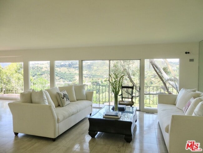 Building Photo - 811 Linda Flora Dr Rental