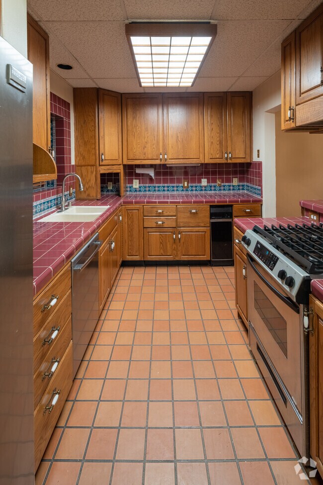 Kitchen - 1757 E Ocean Blvd