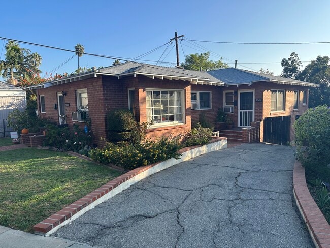 Building Photo - 4680 College View Ave Unit 4680 College View Ave.