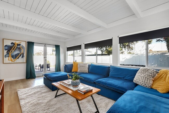 Photo - 292 Joann St