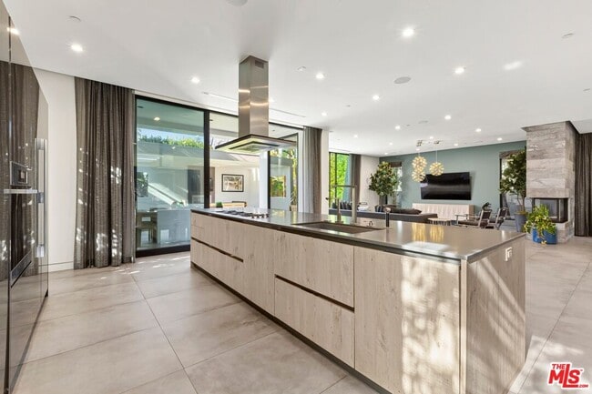 Photo - 853 N Kilkea Dr