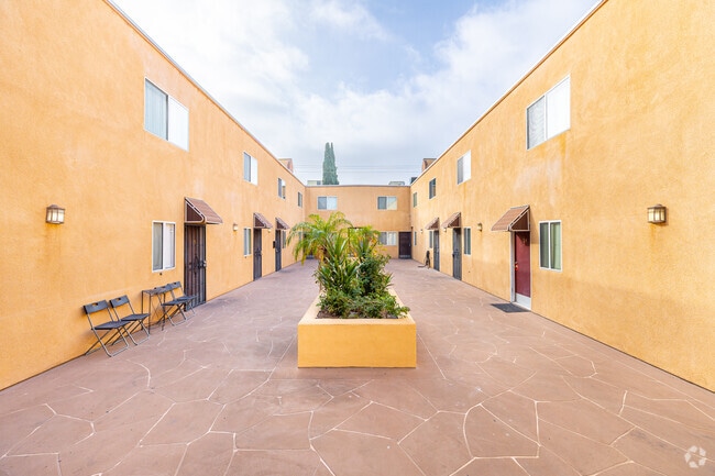 Courtyard - 14740 Erwin