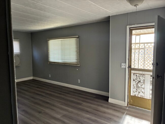 Photo - 19190 Hinton St