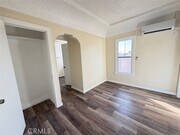 Photo - 932 W 74th St