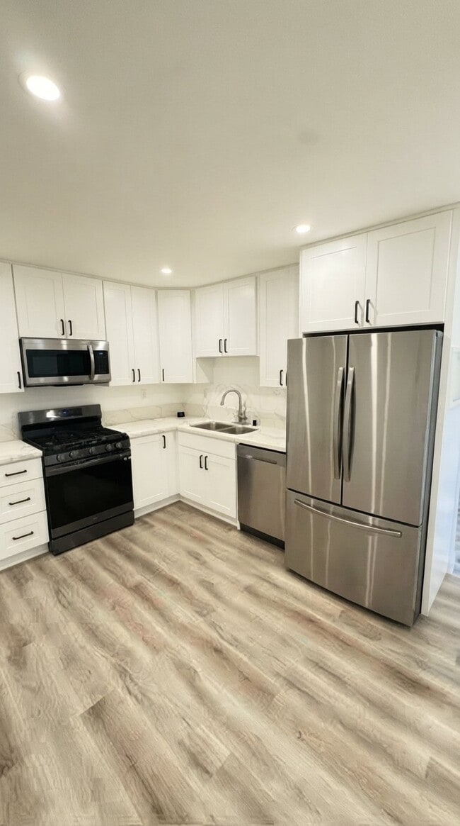 Building Photo - 6512 Osler St Unit 6512