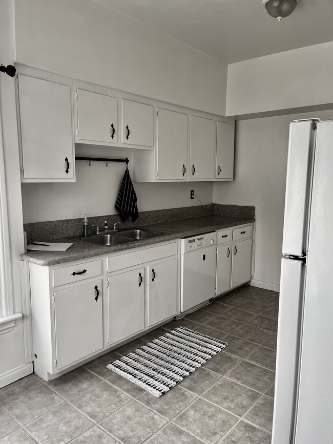 Photo - 222 N Chevy Chase Dr