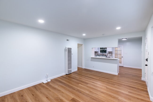 Photo - 817 Vernon Ave