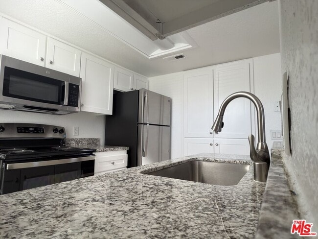 Building Photo - 1930 W College Ave