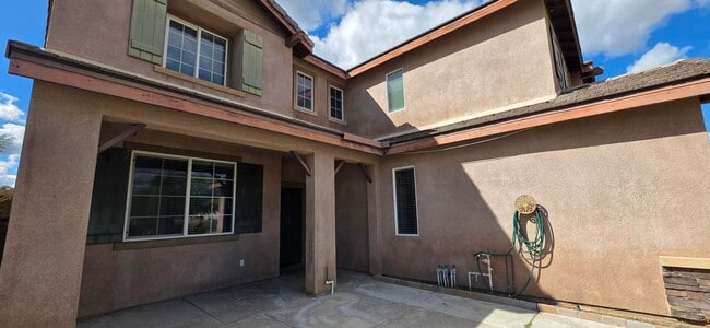 Building Photo - Large 6bed 4bath San Jacinto Beauty!