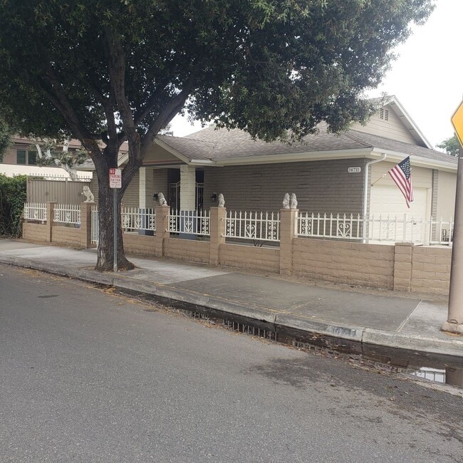 Photo - 14711 Yorba St House