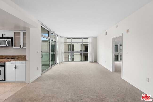 Photo - 13700 Marina Pointe Dr Unit 517