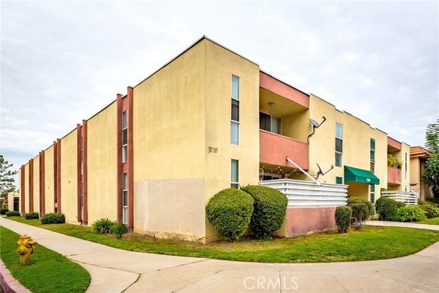 Photo - 17463 Vanowen St Apartment Unit 8