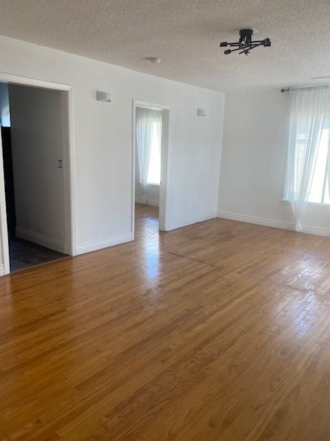 Building Photo - 2609 S Barrington Ave Unit 2609