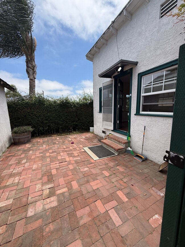 Building Photo - 1236 10th St Unit B