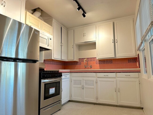 Building Photo - 4760-62-4762 College Ave Unit 4760 College