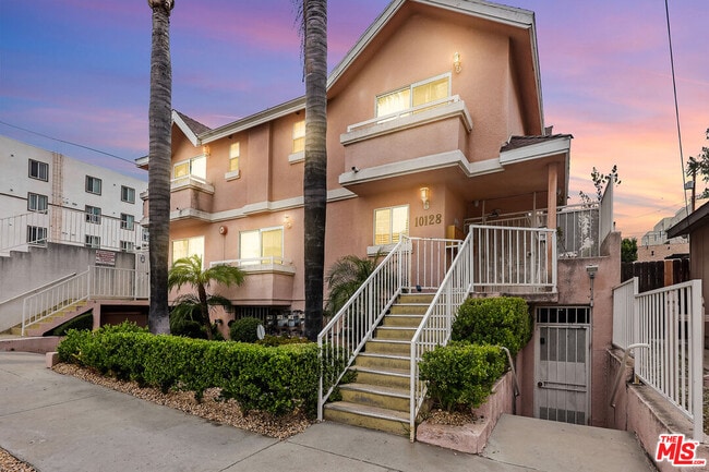 Building Photo - 10128 Hillhaven Ave Unit 105