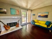 Living room - 802 Magnolia Ave