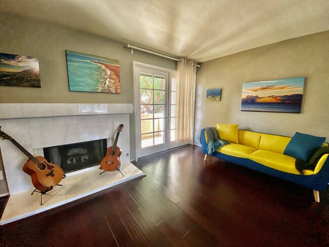 Living room - 802 Magnolia Ave