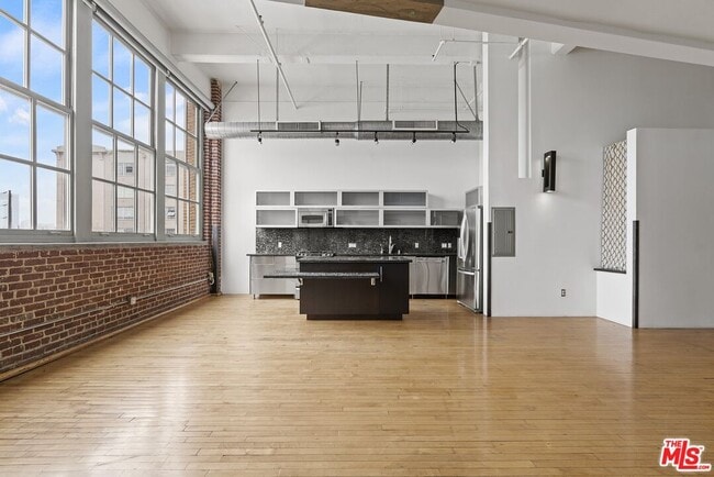 Photo - 1850 Industrial St Unit 312