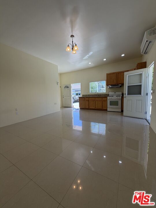 Photo - 14213 Califa St
