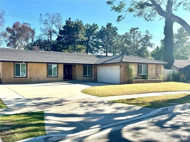 Building Photo - 2708 E Lizbeth Ave Rental