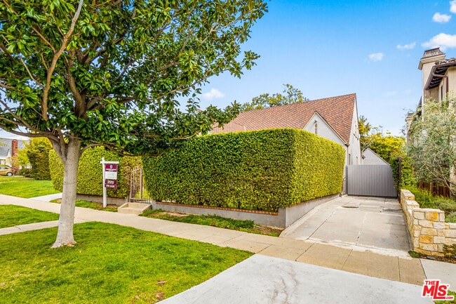 Photo - 650 S Gretna Green Way