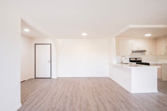 Photo - 10020 Zelzah Ave