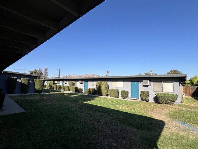 Photo - 23889 Hemlock Ave