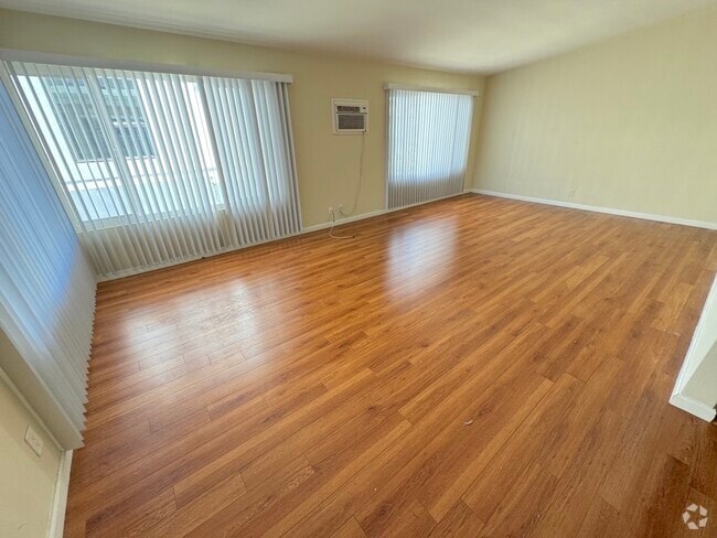 Building Photo - 521 S Manhattan Pl Unit 11 Rental