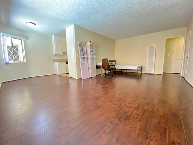 Photo - 1440 Centinela Ave