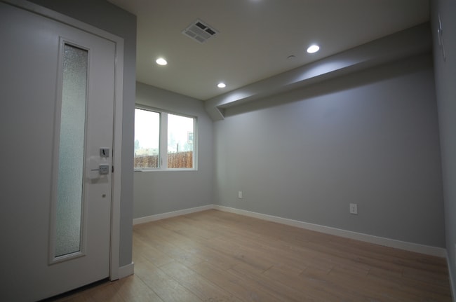 Photo - 648 N Serrano Ave