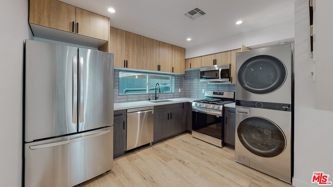 Building Photo - 16010 Cantlay St Unit 2