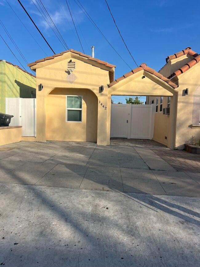 Photo - 1444 Alvira St