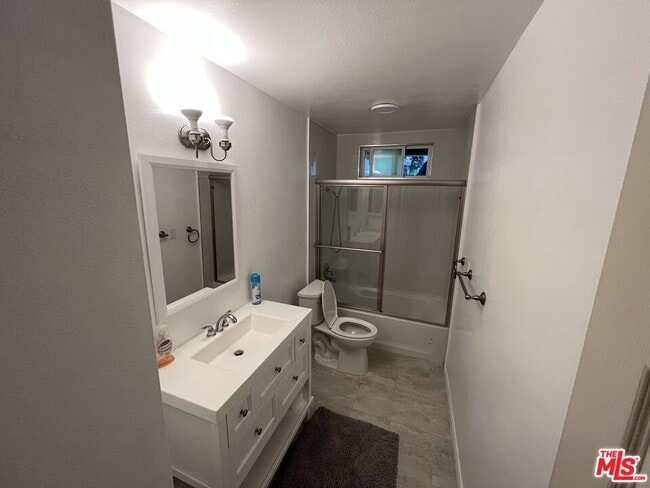 Photo - 10846 Scoville Ave